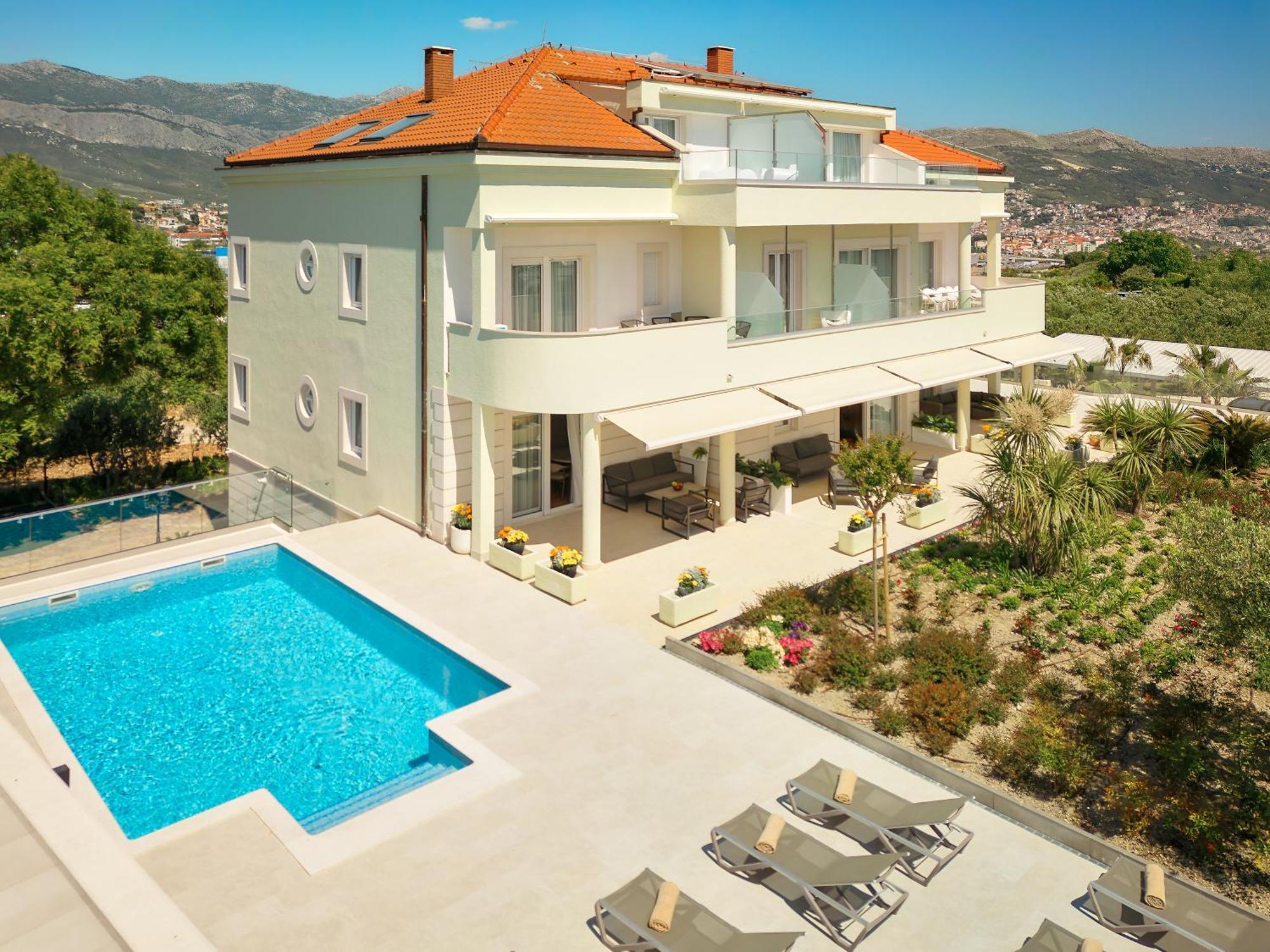 Bed & Breakfast Luxury Apartments Villa Klara