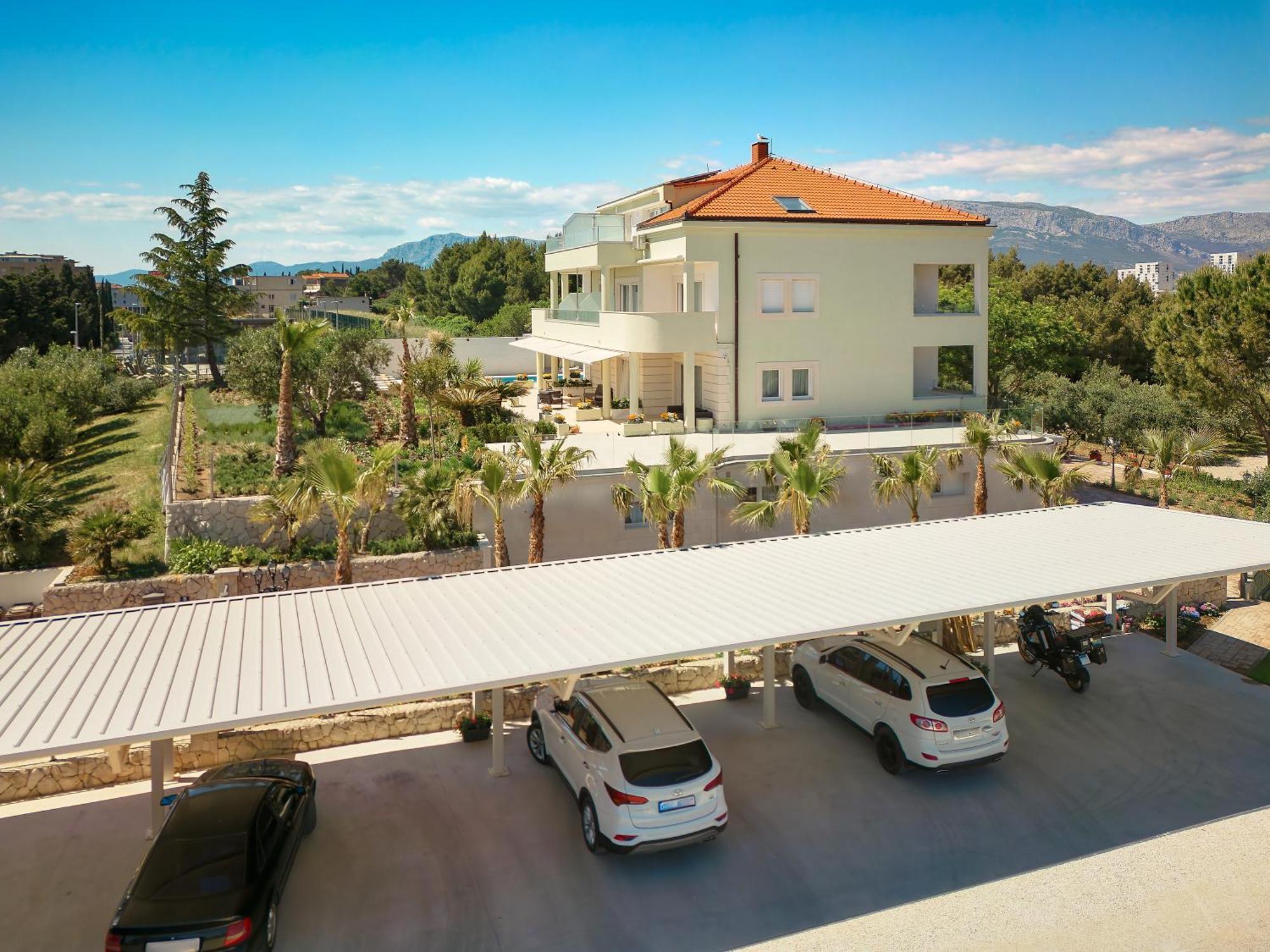 Luxury Apartments Villa Klara Bed & Breakfast 5*