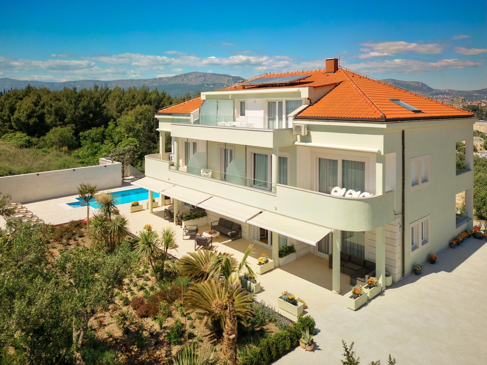 Luxury Apartments Villa Klara Bed & Breakfast 5*