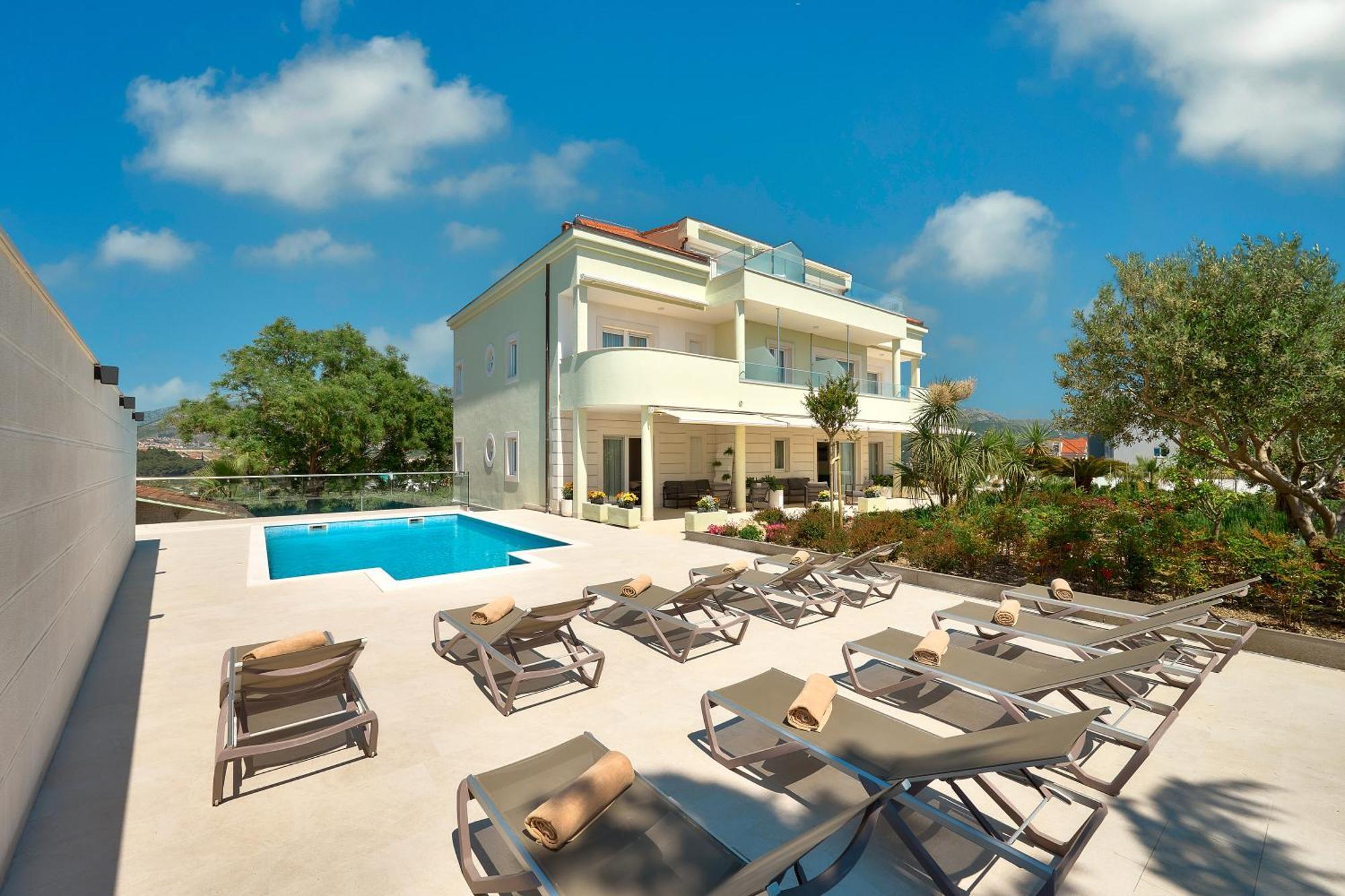 Bed & Breakfast Luxury Apartments Villa Klara 5*